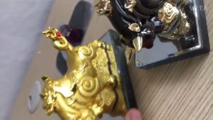 Tượng con trâu cao cấp sang trọng trang trí taplo ô tô bàn làm việc phong thủy(kèm nước hoa)