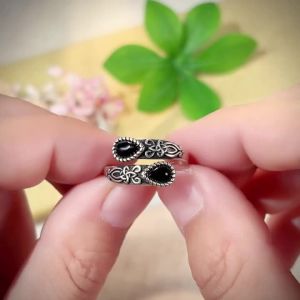 Huitan Elegant Design Women Opening Ring Silver Color Inlaid Black Stone Party Accessories Vintage Engraved Metal Chic Jewelry