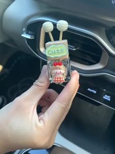 [2.9 หมื่นคอลเลกชัน ] น้ำหอมปรับอากาศรถยนต์ 2024 ขวดเปล่าสำหรับช่องระบายอากาศรถยนต์ใหม่ น้ำหอมตกแต่ง กลิ่นหอมยาวนาน กลิ่นหอมเบาสำหรับภายในรถยนต์ ของตกแต่งขนาดเล็ก