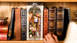 Rolife Book Nook DIY Dollhouse