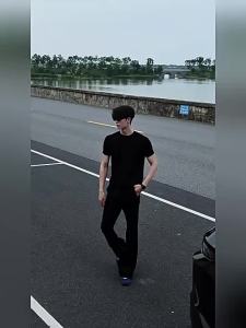 Slim Fit Elastic Crewneck T-Shirt