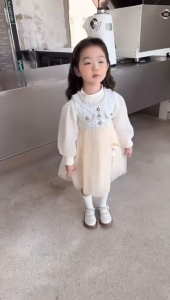 Dress Premium Model 2in1 Anak Perempuan Usia 1-4 Tahun | Baju Dress Lengan Panjang Balon Bludru Kombinasi Rompi Outer Rajut Motif Kotak Kotak Variasi Kancing Mix Rok Tutu Tile Kembang Free Tas Boneka Samping Model Korean Style | Jc