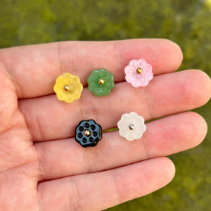 Exquisite Petal Shaped Jadeite Buttons for Qipao Hanfu Tang Suit Shirt Open Cardigan Versatile Elegant Chinese Style Sewing Accessories