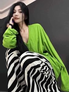 เสื้อยืดคอกลมแขนยาวทรงหลวมสำหรับผู้หญิงในช่วงฤดูร้อนปี 2025 แฟชั่นสุดเก๋ ทรงหลวม สบายๆ ป้องกันแสงแดด ทรงยาว