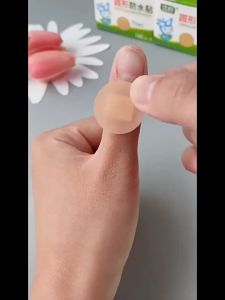 🩹 พลาสเตอร์ยาแปะแผล (สีเนื้อ/วงกลม) 100แผ่น กันน้ำ ป้องกันเชื้อโรค ลอกออกง่ายไม่เจ็บ