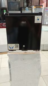 GEA Kulkas Hotel Mini Portable 46 Liter RS 06 DR