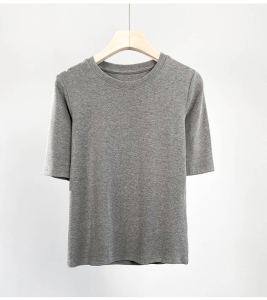 เสื้อยืดคอกลมแขนสั้นผ้าผสมขนสัตว์สไตล์เกาหลีสำหรับผู้หญิง เสื้อชั้นในทรงเข้ารูปกระชับสัดส่วน ทรงหลวม สีดำ ฤดูใบไม้ร่วงปี 2025