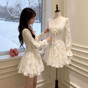 CHANGTONG | French Style V-neck Lace Waist-cinching Slim Fitting Dress
