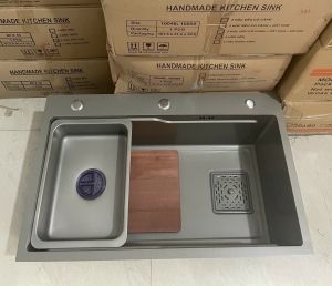 Chậu rửa chén hiển thị nhiệt độ phủ nano chống trầy size 75x46cm kèm vòi nóng lạnh dây rút tặng kèm phụ kiện đầy đủ lắp