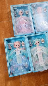 Hộp Búp Bê Tiên Cá 4D Cao Cấp 45Cm Khớp Cử Động Có Đèn Và Nhạc Hát Nhiều Bài