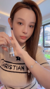 Serum Hyaluronic Acid Dưỡng Da Trông Căng Bóng Lavish Hyaluronic Serum