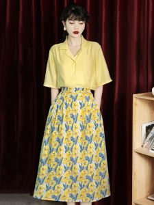รูปร่างลูกแพร์ปิดตากระโปรงผู้หญิงทรงเอเอวสูงรัดเอวพิมพ์ลายดอกสีเหลืองอ่อนแนววินเทจสไตล์ฝรั่งเศสกระโปรงยาว