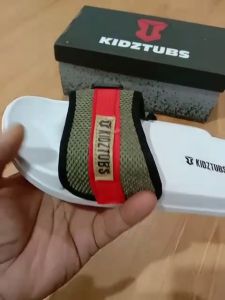 KIDZTUBS Sandal Anak Laki Laki Karet Slipper Slide Selop Slipon Jepit Karakter Warna Hitam Usia 6-10 Tahun 1538100424
