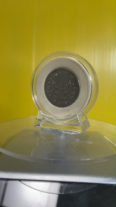 เหรียญ 1 บาทครุฑ ปี 2517 ผลิตผิดพลาด เศียรตรง ด้านหัว กลับ ด้านก้อย ตรงกัน