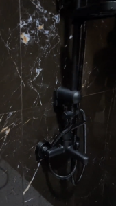 Shower Tiang Set Panas Dingin Shower Set Mandi Batman Hitam Kran Air Shower Tiang Set Shower