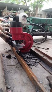 Máy Đột Thủy Lực CH70 – Đột Sắt Nhôm Tôn – Họng Sâu 110mm – Tặng Kèm Khuôn – Lực 35 Tấn - BẢO HÀNH 6 THÁNG