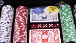 200PCS Poker Chips Set Aluminum Case Holder Box Playing Card Chip Casino Token Texas Holdem Premium Poker Game Set