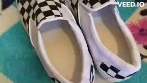 Sepatu Pria Tanpa Tali Motif Catur Kotak Kotak