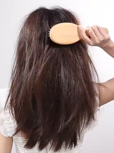 หวีไม้ไผ่ขนหมูป่า แปรงหวีขนหมูป่า ไม่เจ็บหนังศีรษะ นวดศีรษะ บำรุงหนังศรีษะ ทำให้เส้นผมเรียบเนียน เครื่องมือพยาบาล