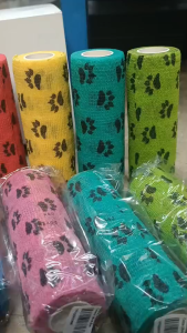 #ผ้าพันแผลสัตว์เลี้ยง โคแบน ผ้าล็อค ผ้าพันแผล แบบลายเท้าสุนัข ขนาด 15ซม ยาว4.5เมตร