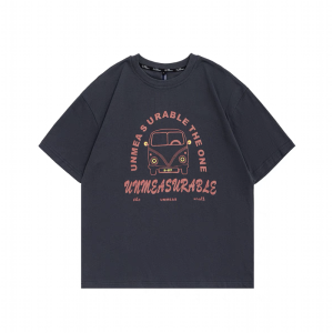 เสื้อยืดแขนสั้นผ้าฝ้ายแท้พิมพ์ลายตัวอักษรสไตล์ย้อนยุคสไตล์อเมริกันสำหรับผู้ชายในช่วงฤดูร้อน เสื้อยืดแขนสั้นแบบครึ่งตัวสำหรับนักเรียน