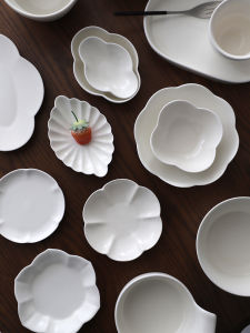 Omakase Dining Utensils Lip White Glaze Floral Edge Sauce Bowl Cold Dish Sushi Plate Vinegar Freeze Plate Ceramic Irregular Shape