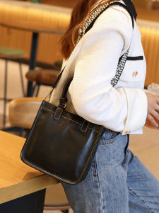 MEIFEI | Leather Leisure Vertical Shoulder Bag
