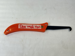 Móc nạo ron cán nhựa gấp bỏ túi tiện lợi