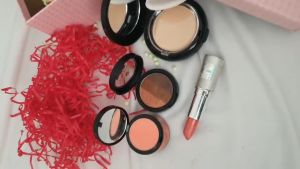 BL4 Set quà tặng trang điểm Hàn Quốc chuyên nghiệp 4 món phấn mắt phấn phủ má hồng và son lì phù hợp làm quà tặng Valentine sinh nhật 14.2 8/3 Noel