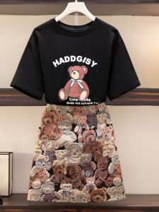 เสื้อยืดลายหมีสไตล์ย้อนยุค กระโปรงสั้นทรงเอ ชุดสองชิ้น แฟชั่นฤดูร้อนสำหรับผู้หญิง ชุดทำงานลำลอง คอตตอน แขนสั้น ปกกลม