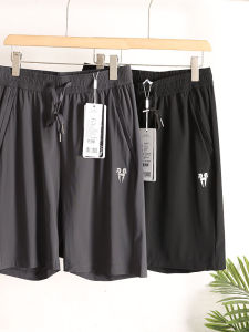 กางเกงขาสั้นผู้ชายเอวยางยืดผ้าไหมน้ำแข็ง 5 นิ้ว ทรงหลวม ใส่สบาย ระบายอากาศได้ดี ป้องกันยุง ผ้าไนลอน ผ้ากำมะหยี่