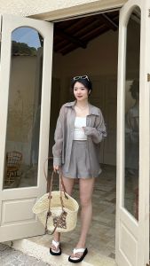 JustMiley เสื้อเชิ้ตผ้าไหมหลวมๆ สีเทา กระโปรงทรงเอเอวสูง แขนยาว คอโปโล ทรงเอ ฤดูใบไม้ผลิและฤดูใบไม้ร่วง