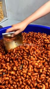 (promo) makaroni cikruh 3pcs 9.000 pedas daun jeruk oyun kriukzz gurih pedas