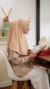 Hijab Dewasa Segi Empat Bahan Jersey Premium