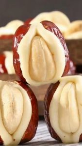 [Hàng Chọn] Bánh Táo Đỏ Tân Cương Kẹp Sữa Lạc Đà Với Nhân Hạt Điều Thơm Ngon Mềm Dẻo Ít Ngọt