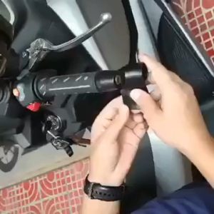 Motorcycle throttle booster anti-slip handle auxiliary control grip handlebar