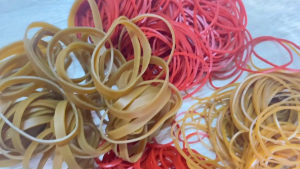 ยางรัดแกง หนังยาง ใหญ่หนา ยางวงใหญ่ ยางวงเล็ก เหนี่ยว ทนทาน หนังยาง ไม่ขาดง่าย ยืดหยุ่น มีให้เลือกหลายสี หลายขนาด YC