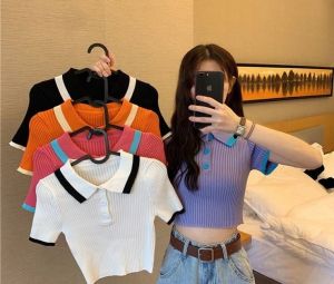 พร้อมส่ง เสื้อครอปไหมพรมคอปก แต่งกระดุม แต่งขอบ แมทกับกางเกงยีนส์ หรือ กระโปรง ลุคสาวเกาหลีน่ารักมาคร่า LG004