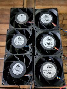 Quạt tản nhiệt 12v 8x8x3.8cm~1.8A