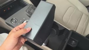 Hộp Đựng Đồ Khay Để Đồ Hộp Để Tay Trung Tâm Xe Hơi LUCKEASY Màu Đen Dành Cho Kia Sportage NQ5 2021-2023 Chất Liệu ABS+PVC Phụ Kiện Tiện Ích