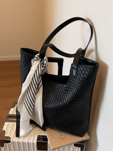 Large Capacity Commuter Shoulder Bag Womens 2025 New Korean Version Autumn Winter Fashion Woven Tote Bag Underarm