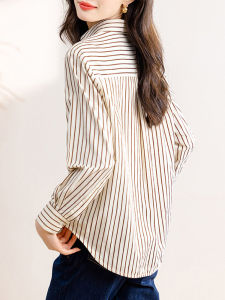 เสื้อเชิ้ตลายทางสตรีสุดเก๋ ทรงเข้ารูป แขนยาว ปกโปโล ปกป้องแสงแดด ฤดูใบไม้ผลิ 2024 เสื้อเชิ้ตคอกลมคอโปโล