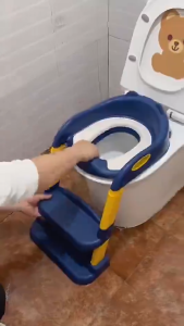 เด็กชักโครก Pedal กบขนาดเล็กปั้นกับบันไดปีนเขาและพับ Pedal เบาะ PVC อ่อนนุ่ม เด็กฝึกห้องน้ำ