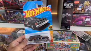 Mô Hình Xe Kim Loại Hot Wheels Nissan Maxima Drift Car (HW Wagons 10/10)