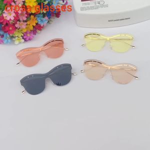 แว่นกันแดด คุณภาพดี สวยหรู ดูดี มีสไตล์ รหัส SGUV16