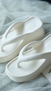 Ann.Fashion รองเท้าแตะเพื่อสุขภาพ นิ่มมาก วัสดุเบาสบาย ผู้ชายชาย ใช้วัสดุEVAพื้นนุ่มน้ำหนักเบา รองเท้าแตะแบบหูหนีบ ส้นหนา2นิ้ว