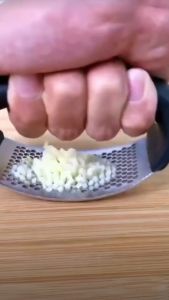 TLE 1pc Manual Garlic Press Stainless Steel Crusher Mincer Chop Comfortable Grip Handheld Home Living Kitchen Gadget Tool