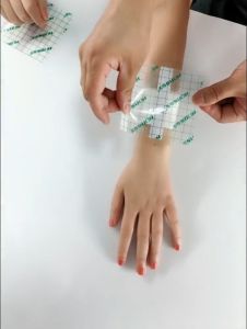 P3 100แผ่น-ขายยกกล่อง พลาสเตอร์กันน้ำ แผ่นฟิล์มปิดแผล ปิดหลังการสัก ถูกน้ำได้ อาบน้ำได้ แบบแผ่นขนาด 10*12ซม จำนวน 100 แผ่น ตัดแบ่งได้ แผ่นฟิล์มใสกันน้ำ ปิดแผล ปิดรอยสัก อาบน้ำได้