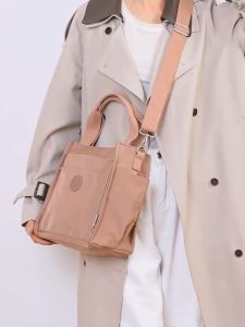 Tas 2in1 Multifungsi: Tas Sling Bag Wanita yang Praktis dan Nyaman