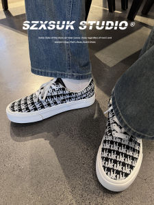 Retro Low-Top Mens Canvas Shoes with Black And White Lettering Versatile Casual Board Shoes for Students Durable Rubber Sole